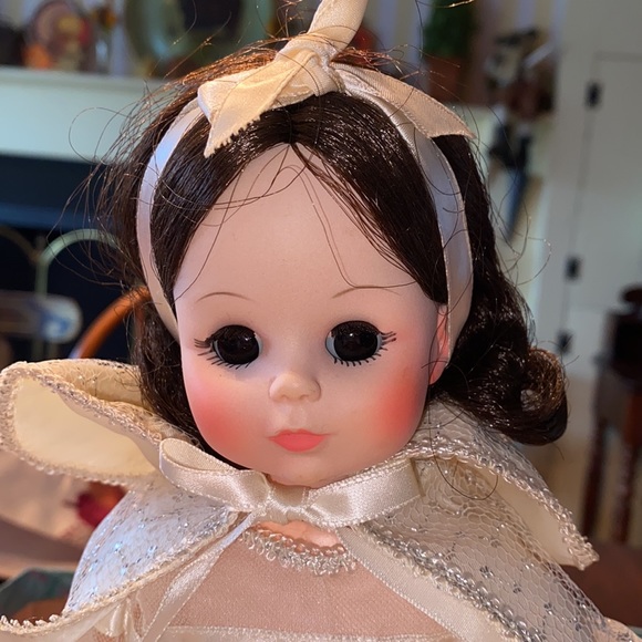 Madame Alexander Snow White doll style 1455 - Picture 4 of 15